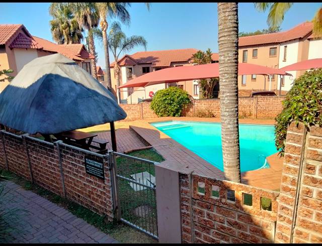 2 BEDROOM FLAT FOR SALE IN NORTHWOLD
